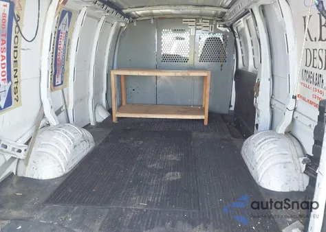 2002 Chevrolet Express из США, поврежденный, VIN 1GCFG15M721117904